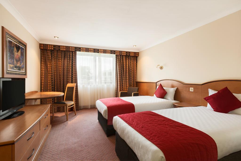 Ramada Hatfield Hatfield  Bagian luar foto