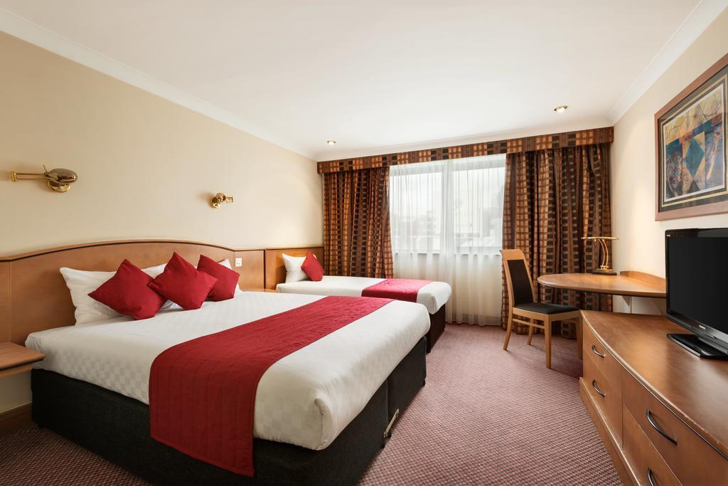 Ramada Hatfield Hatfield  Bagian luar foto